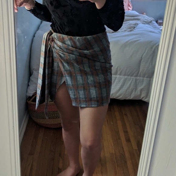 Urban outfitters wrap skirt - Picture 4 of 5